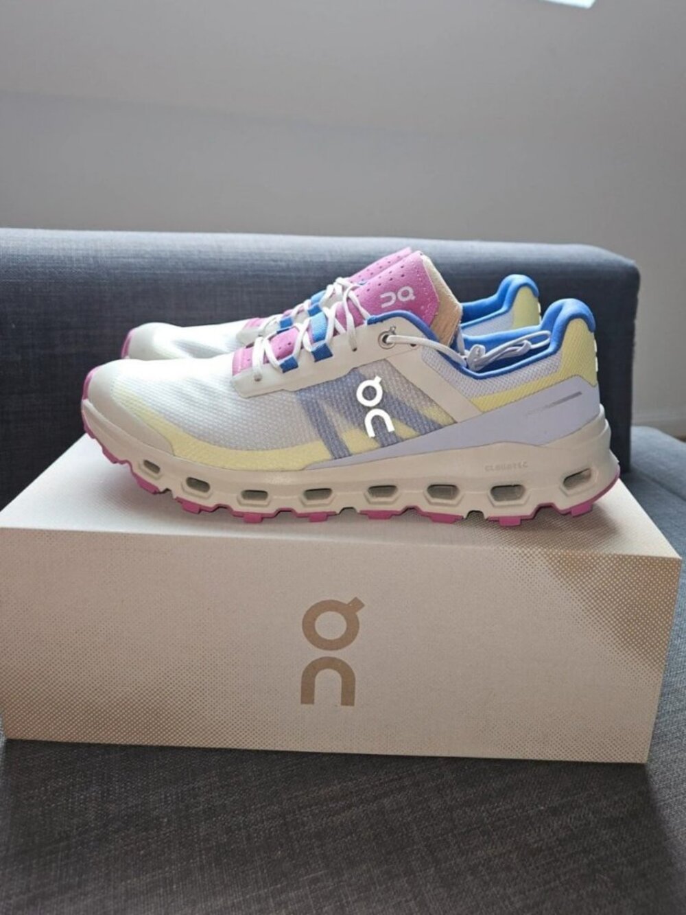 On Cloudvista Heather Rhubarb Trail Running Shoes Women’s 10